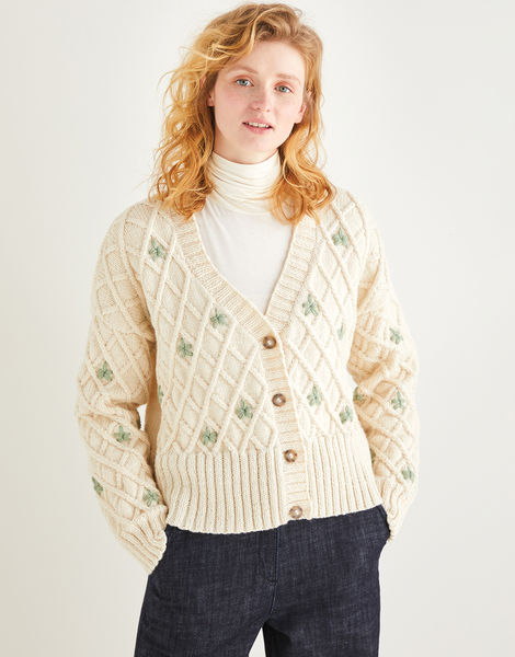 Women’s Embroidered Lattice Cable Cardigan in Sirdar Country Classic Worsted 