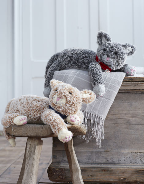 Cats in Sirdar Alpine & Supersoft Aran